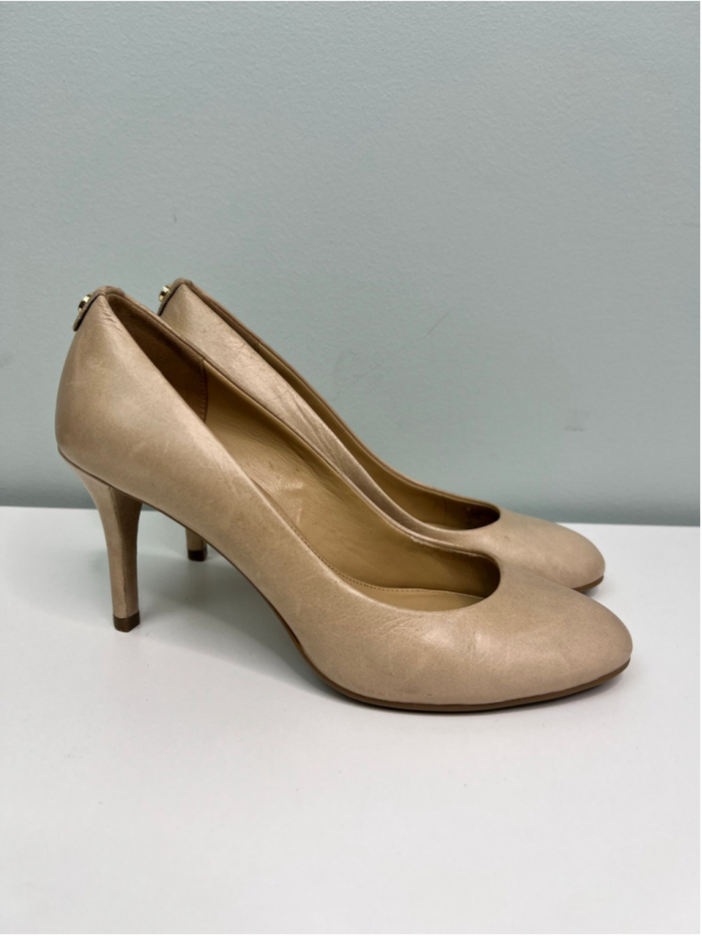 Michael Kors Nude Heels Leather Womens Size 6 Gold Detail Almond Toe Beige